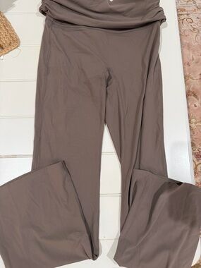 HALARA Flare Boot-Cut Stretch Pants in Taupe